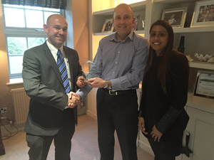Dan Richards (left) and Rajni Kumari (right) from Complete Washroom Solutions accept award from Axis Cleaning and Support Services MD, Stuart Buswell Dan Richards (left) and Rajni Kumari (right) from Complete Washroom Solutions accept award from Axis Cleaning and Support Services MD, Stuart Buswell